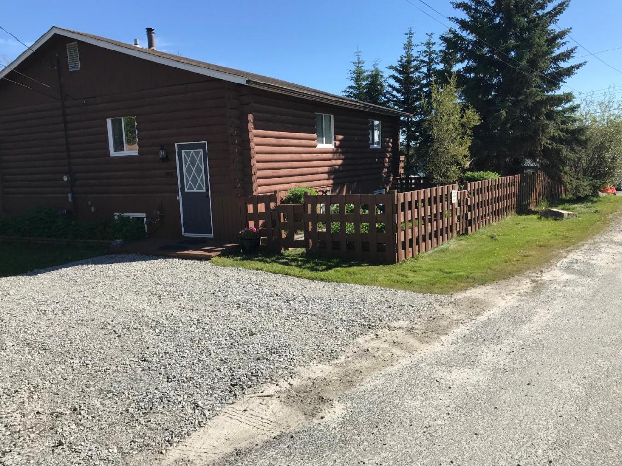 Our Cabin Bed & Breakfast Yellowknife Esterno foto