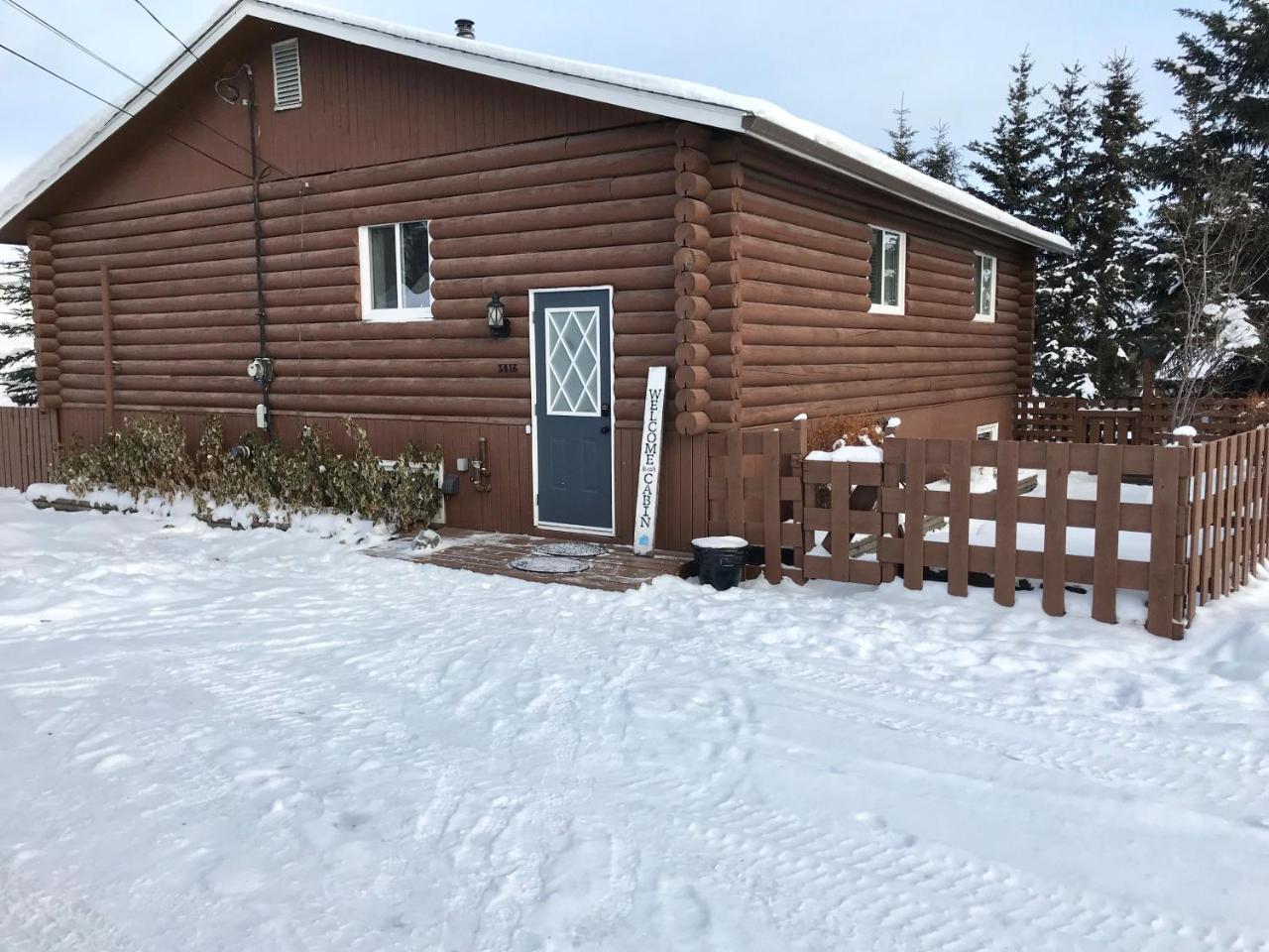 Our Cabin Bed & Breakfast Yellowknife Esterno foto