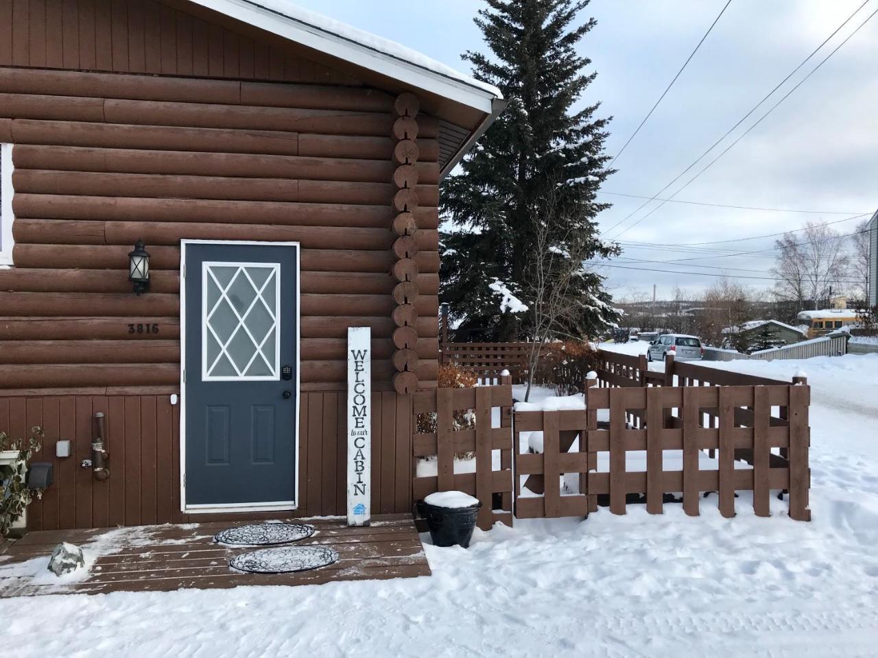 Our Cabin Bed & Breakfast Yellowknife Esterno foto